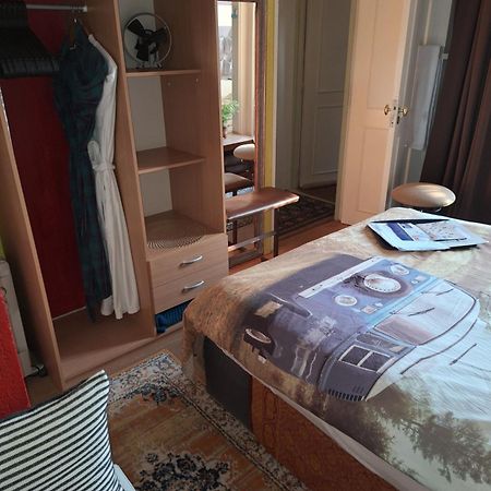 Homey Budget Bedroom Amsterdam Eksteriør bilde