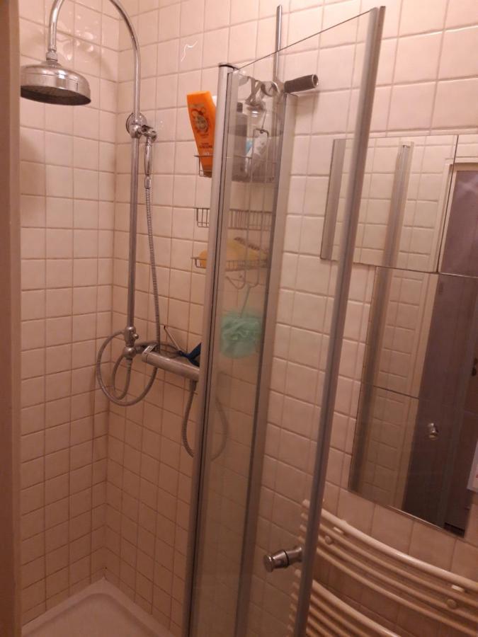 Homey Budget Bedroom Amsterdam Eksteriør bilde